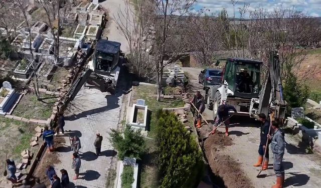 Yeni Mahalle Mezarlığı’nda Su Hattı Çalışmaları Sürüyor