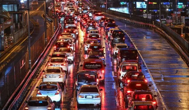 Trafiğe 4 Ayda 690 Bin Taşıt Eklendi: Yarısı 4 Büyük İlde