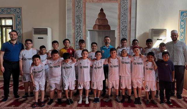 Sulakyurt’ta Kur’an Kursu Öğrencilerine Özel Forma Sürprizi