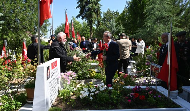 Kırıkkale Protokolünden Şehitliğe Bayram Ziyareti