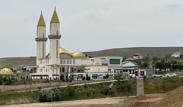 İslami Değerler Külliyesi Gönülleri Kazanıyor