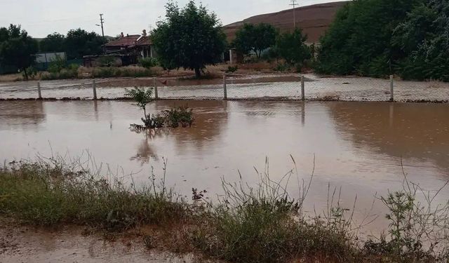 Karaahmetli’de Sağanak Zor Anlar Yaşattı