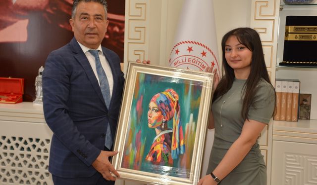 Kırıkkaleli Öğrenciden Müdür Güney’e Anlamlı Hediye