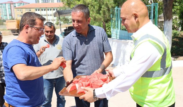 Başkan Önal’dan Asfalt Mesaisine Moral Ziyareti