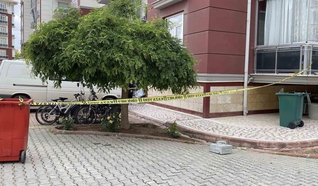 2 Yaşındaki Çocuk 5. Kattan Düşerek Can Verdi