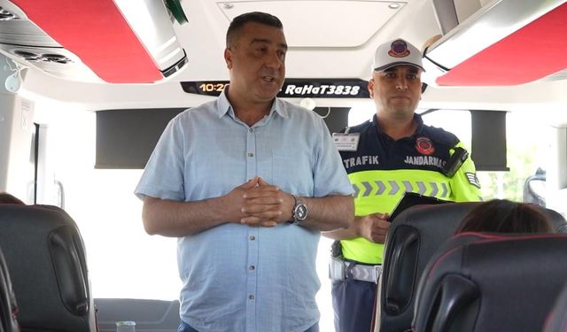 Otobüste Yolcu Gibi Bindi, Şoförü Denetledi