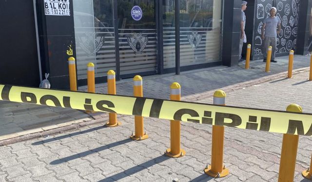 Önce Tokalaştı Sonra Bacaklarından Vurdu