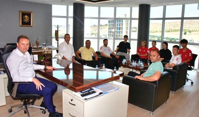 Şampiyon Boksörlerden İl Müdürü Hamza Güneş’e Ziyaret
