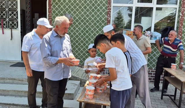 Bahşılı Yeşil Camii’nde Muharrem Ayı’na Özel Aşure İkramı