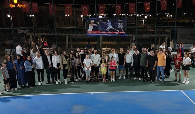 Zafer Bayramı Coşkusu Tenis Kortlarına Taşındı