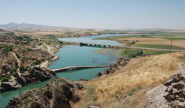 Sıcaklar Karakeçili’de Suyu Azalttı
