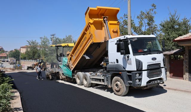 Kaletepe’de Sıcak Asfalt Mesaisi Sürüyor