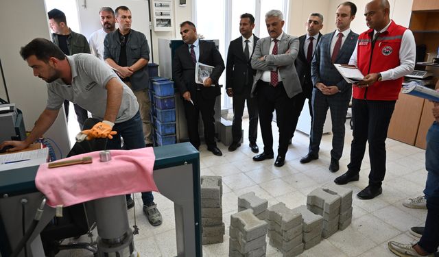Vali Makas: “Güvenli Köy Yolları İçin Çalışıyoruz”
