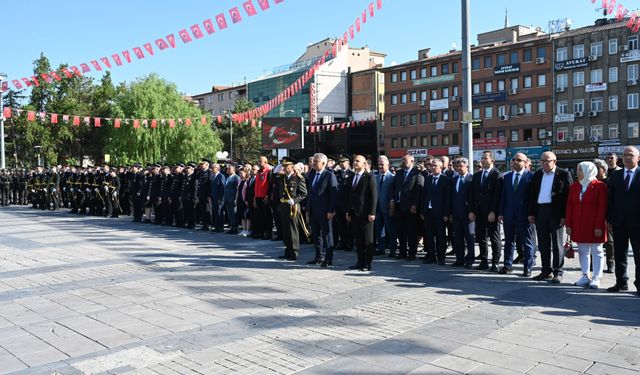 30 Ağustos Zafer Bayramı Çelenk Töreniyle Başladı