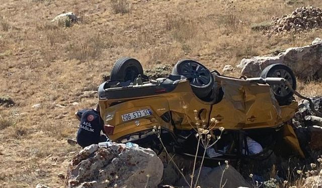 Otomobil Şarampole Devrildi: 1 Ölü, 2 Yaralı
