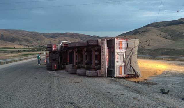 Kırıkkale'de iki tır çarpıştı