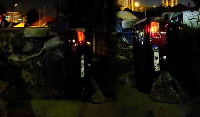 Yan Yatan Otomobilden Çıkıp, Yüzünü Yıkamaya Gitti