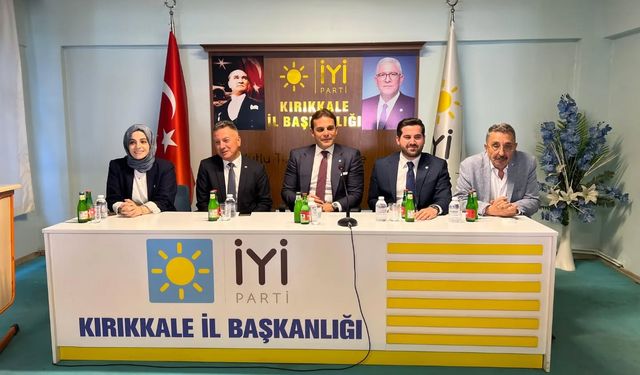 Tanrıverdi: “Bu Millet Hâlâ Dimdik Ayakta”