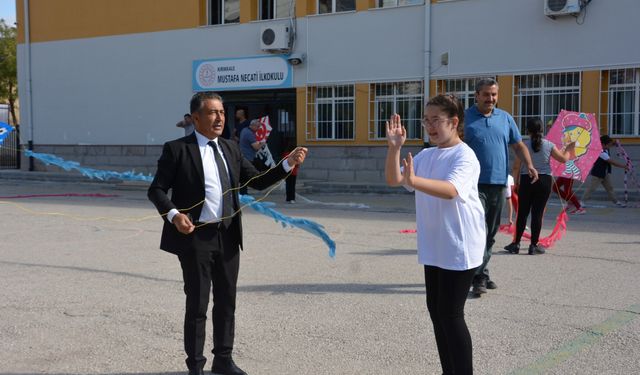 Kırıkkale’de Uçurtma Şenliği Renkli Görüntülere Sahne Oldu