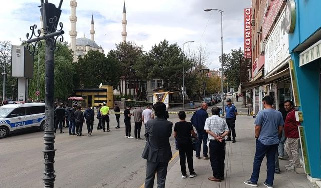 Cumhuriyet Meydanı’nda Şüpheli Paket Alarmı
