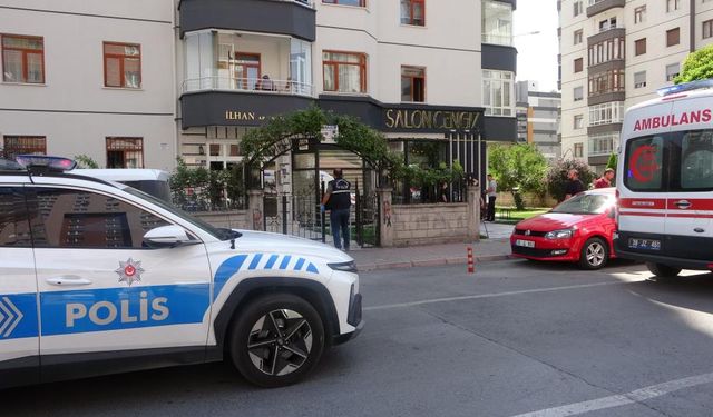 Evinde Tabancayla Vurulmuş Halde Bulundu