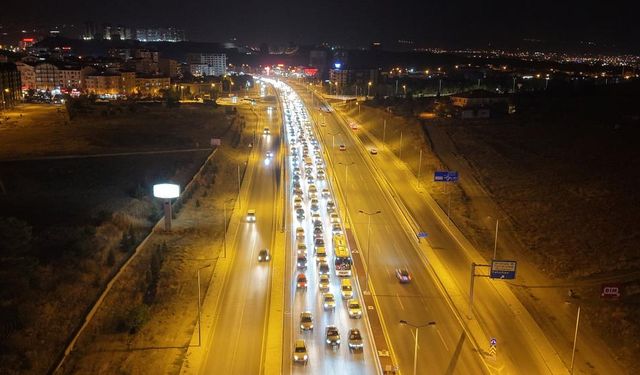 Tatil Dönüşü Kırıkkale'de Trafik Yoğunluğu Yaşandı