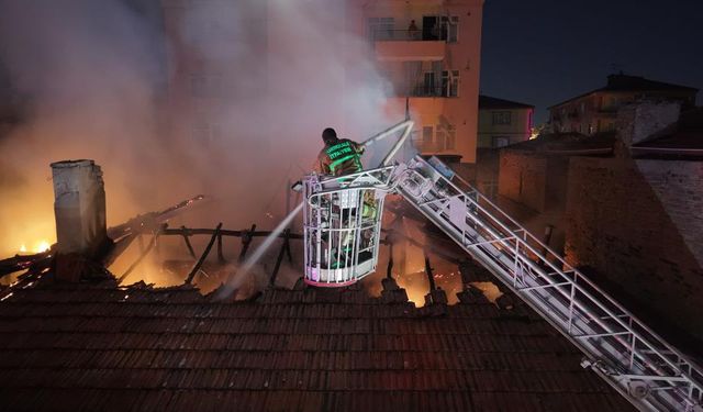 Kırıkkale’de Apartman Çatısında Korkutan Yangın