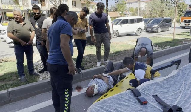 Emekli Maaşını Çeken Yaşlı Adama Araç Çarpıp Kaçtı
