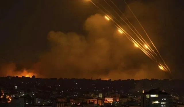 Gazze’de Çok Katlı Binalar ve Evler Bombalandı