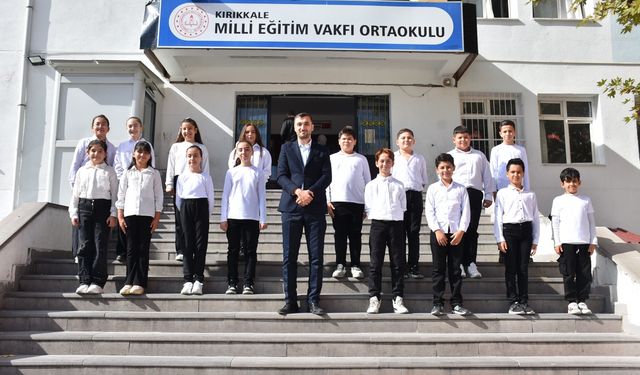 MEV Ortaokulu’nda Cumhuriyet Şarkıları Yankılandı