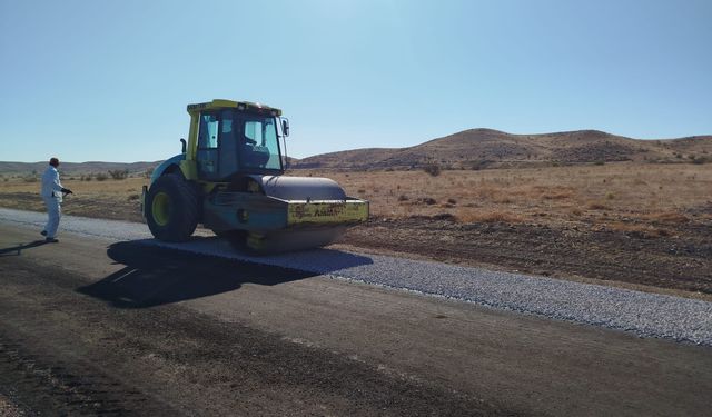 Yeşilli–Kıyıkavurgalı Yolunda Sathi Kaplama Başladı