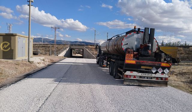 Ulaş Köy Yolunda Asfalt Çalışmaları Tamamlanıyor