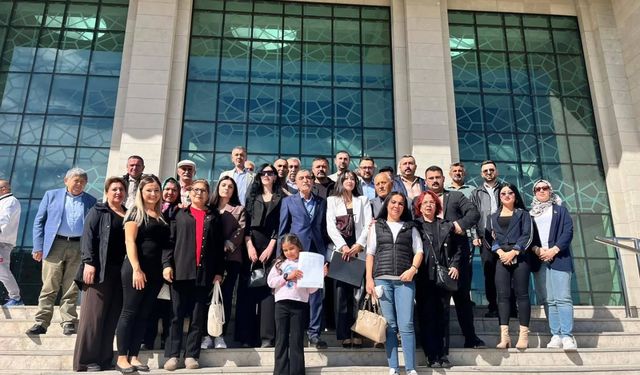 Yücel Kızık ve Yönetimi Mazbatalarını Teslim Aldı