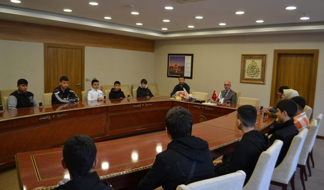 Öğrencilerden İl Müftüsü Topal’a Anlamlı Ziyaret