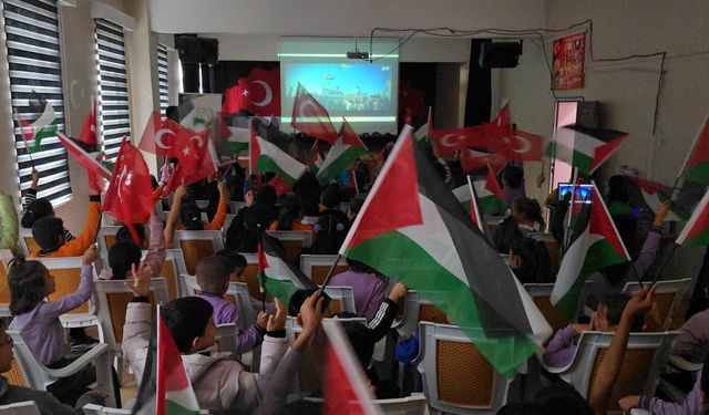 Minik Yüreklerden Filistin’e Büyük Destek