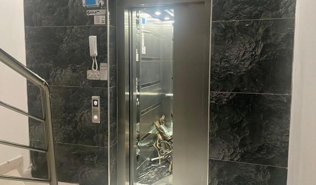 Asansör 1 Kat Aşağı Düştü, Şahıs Hastanelik Oldu