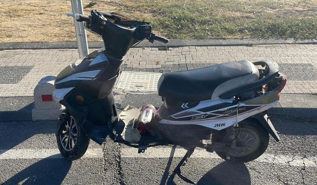 Otomobille Elektrikli Bisiklet Çarpıştı: 1 Yaralı