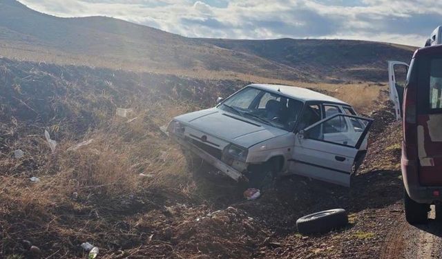 Kırıkkale'de Otomobil Şarampole Devrildi: 2 Yaralı