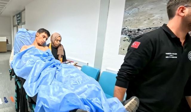 16 Yaşındaki Çocuk Tartıştığı Genci Bıçakla Ağır Yaraladı