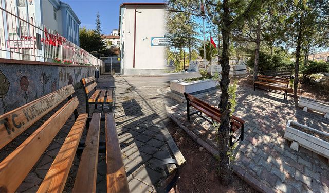 Belediyenin Ürettiği Banklar Şehre Yayılıyor