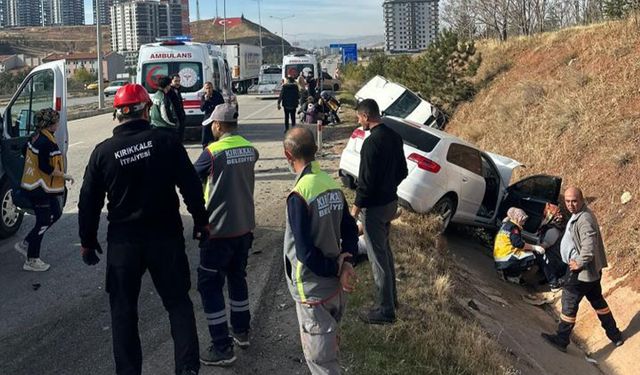 Kırıkkale'de İki Otomobil Çarpıştı: 8 Yaralı