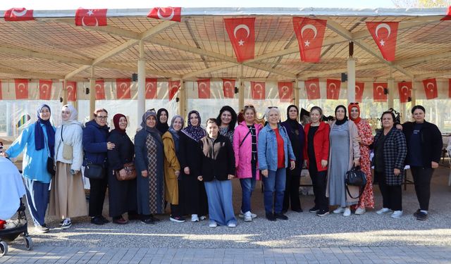 Hanımeli Pazarı’nda El Emeği Ürünler İlgi Görüyor