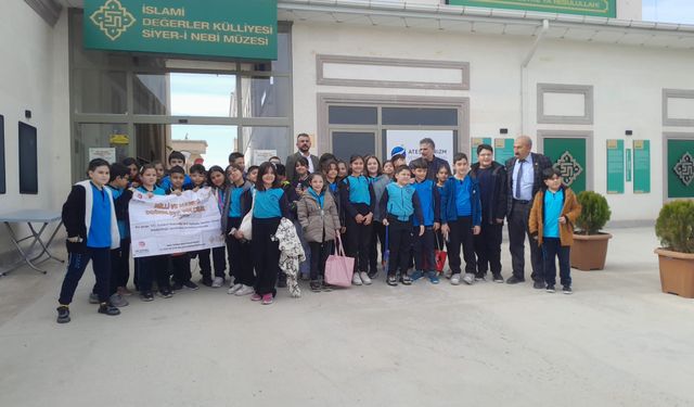 Tınaz İlkokulu Külliyede Manevi Ziyarette