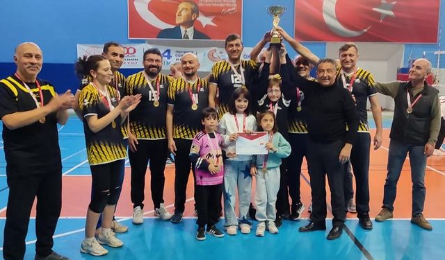Voleybol Turnuvasında Coşku ve Rekabet Bir Arada