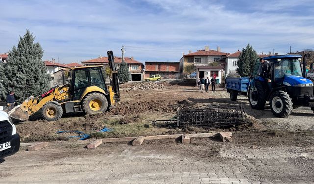 Karşıyaka’daki Muhtarlık Parkı Yenileniyor