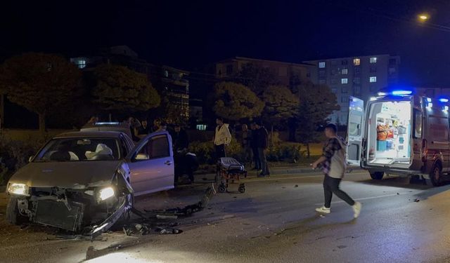 Kontrolden Çıkan Otomobil Refüje Çarptı: 1 Yaralı