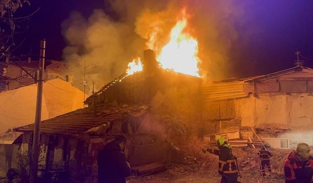 Mahallede Korku Dolu Anlar: İki Ev Yandı