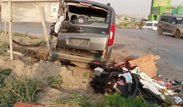 Araçlar kazada hurdaya döndü