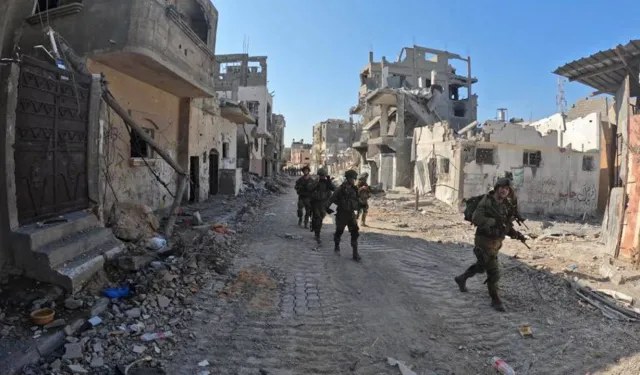 İsrail Batı Şeria’da Filistinli Ailenin Evini Yıktı