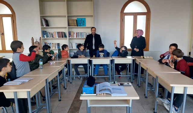 Müftülük Revaklarında Değerler Eğitimi Sürüyor
